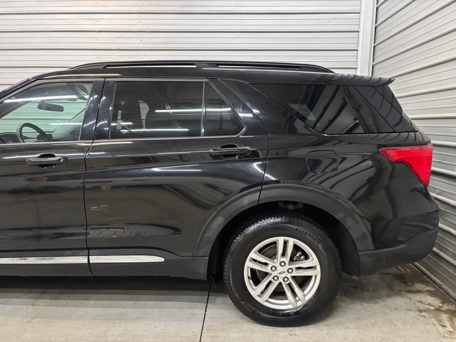 Photo 5 of 2023 Ford Explorer XLT