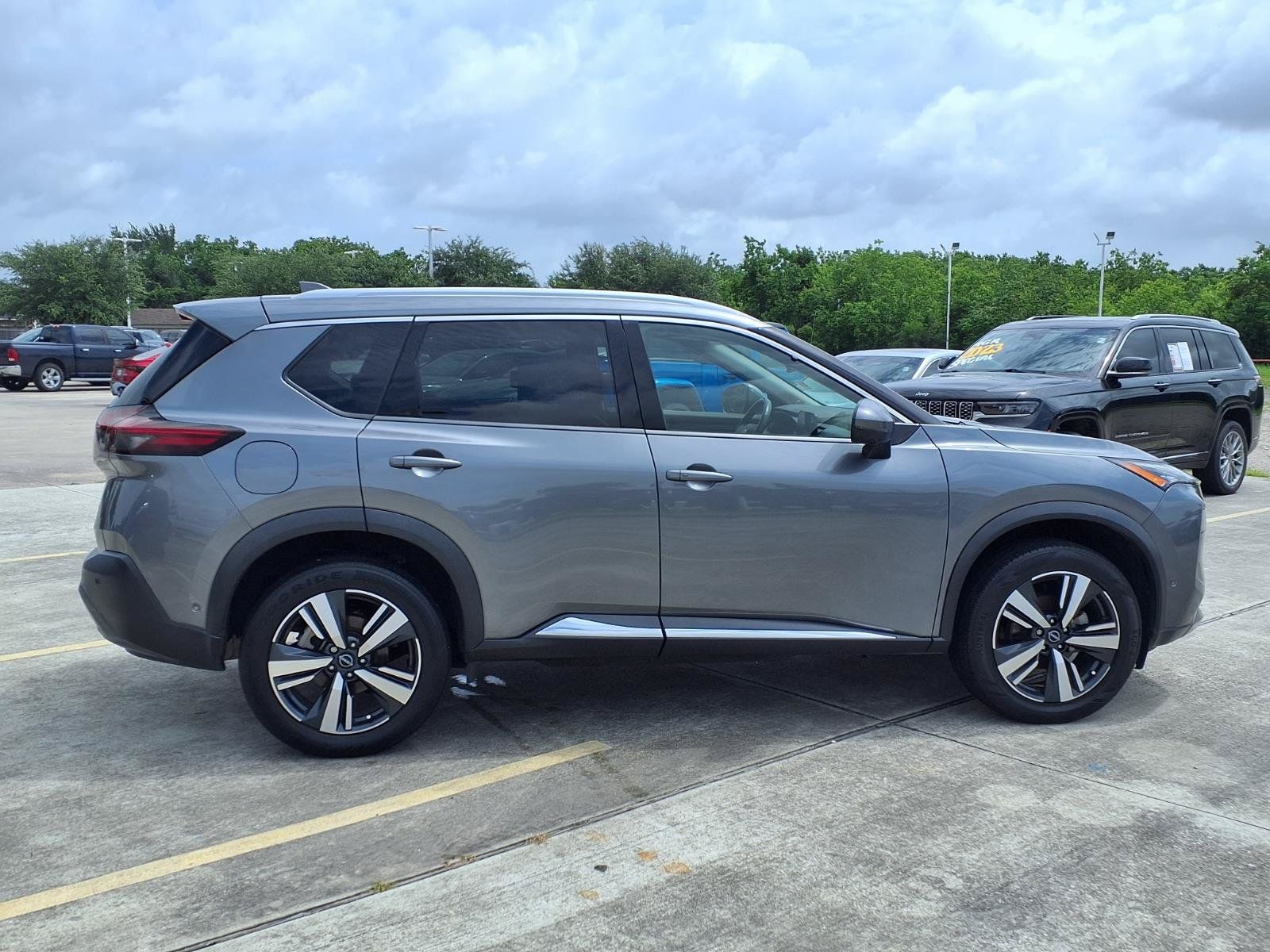 2023 Nissan Rogue SL - 3