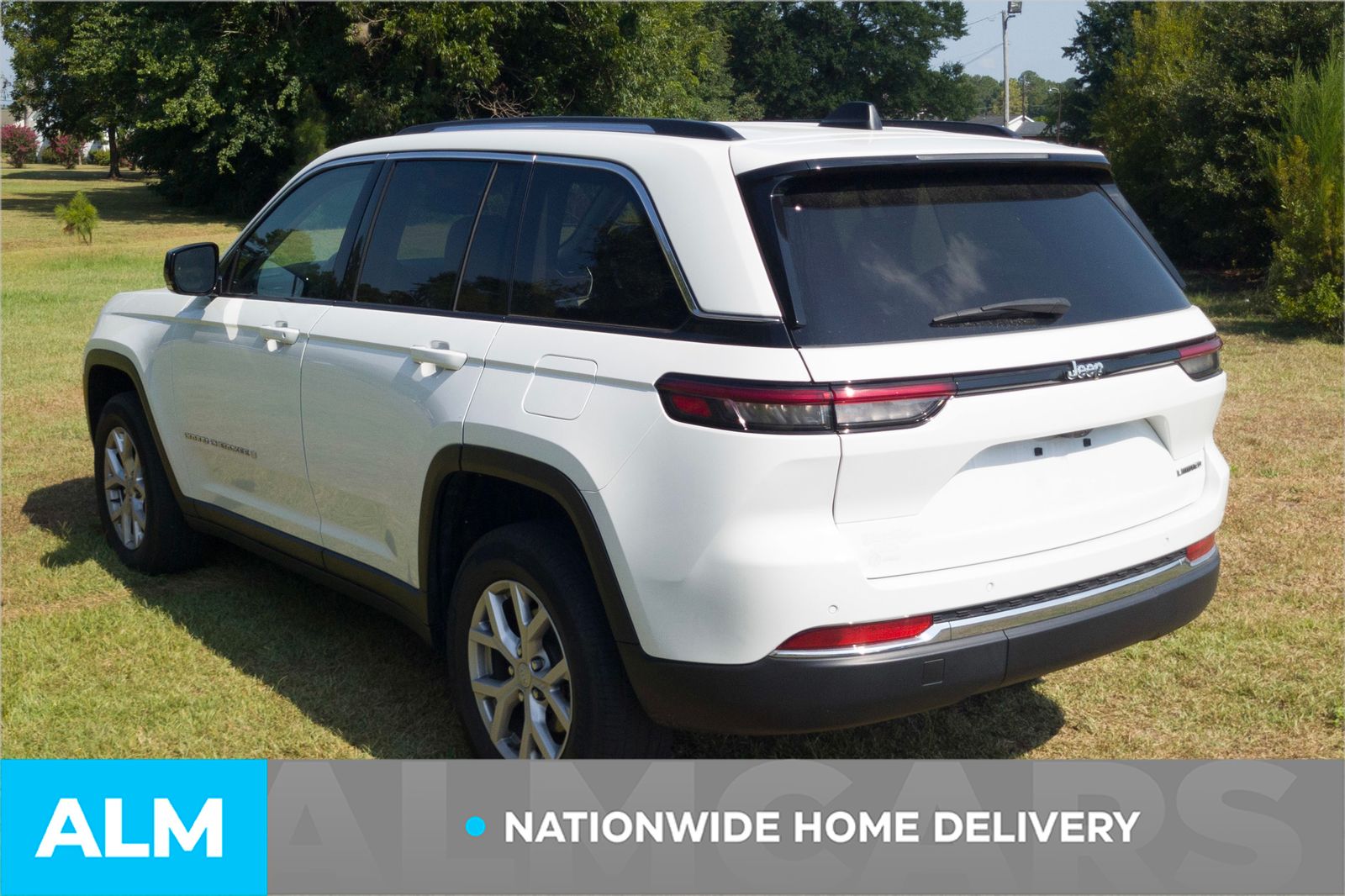 Used 2022 Bright White Clearcoat Jeep Limited image 4