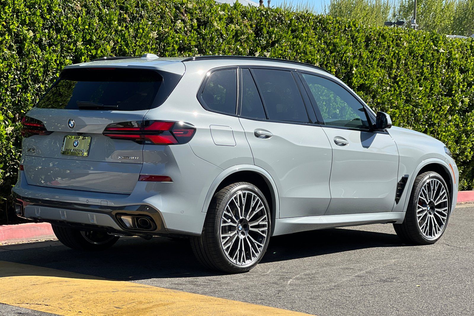 View vehicle photo 4