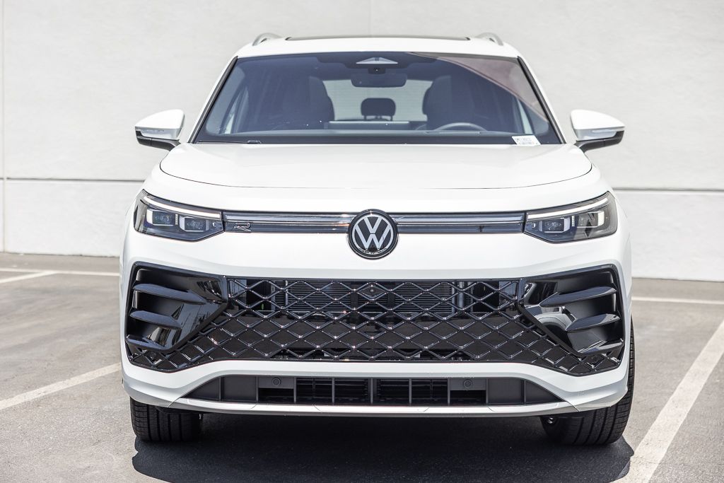 2026 Volkswagen Tiguan 2.0T SEL R-Line Turbo 4Motion's photo