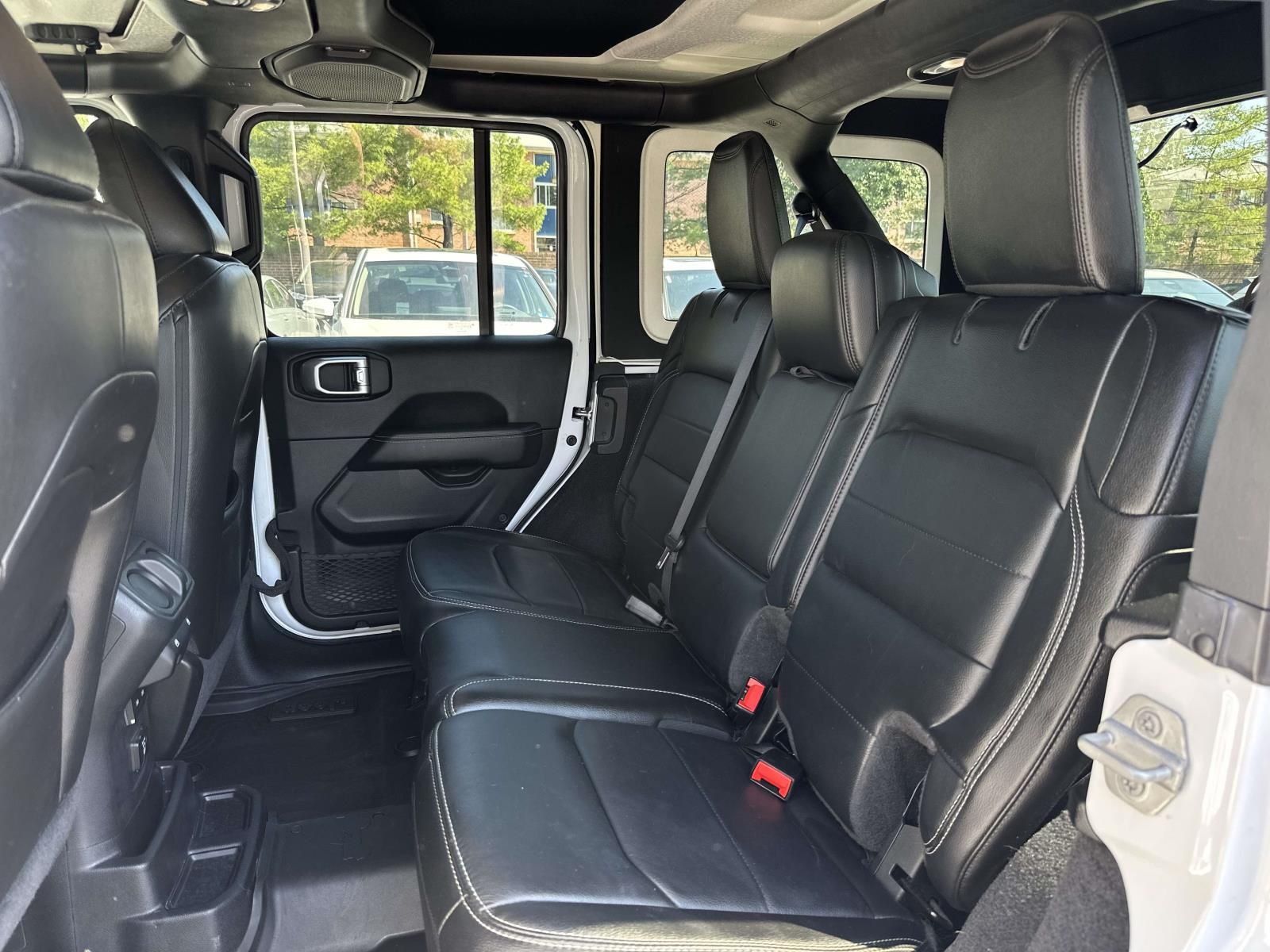 Used 2022 White Jeep Unlimited Sahara image 7