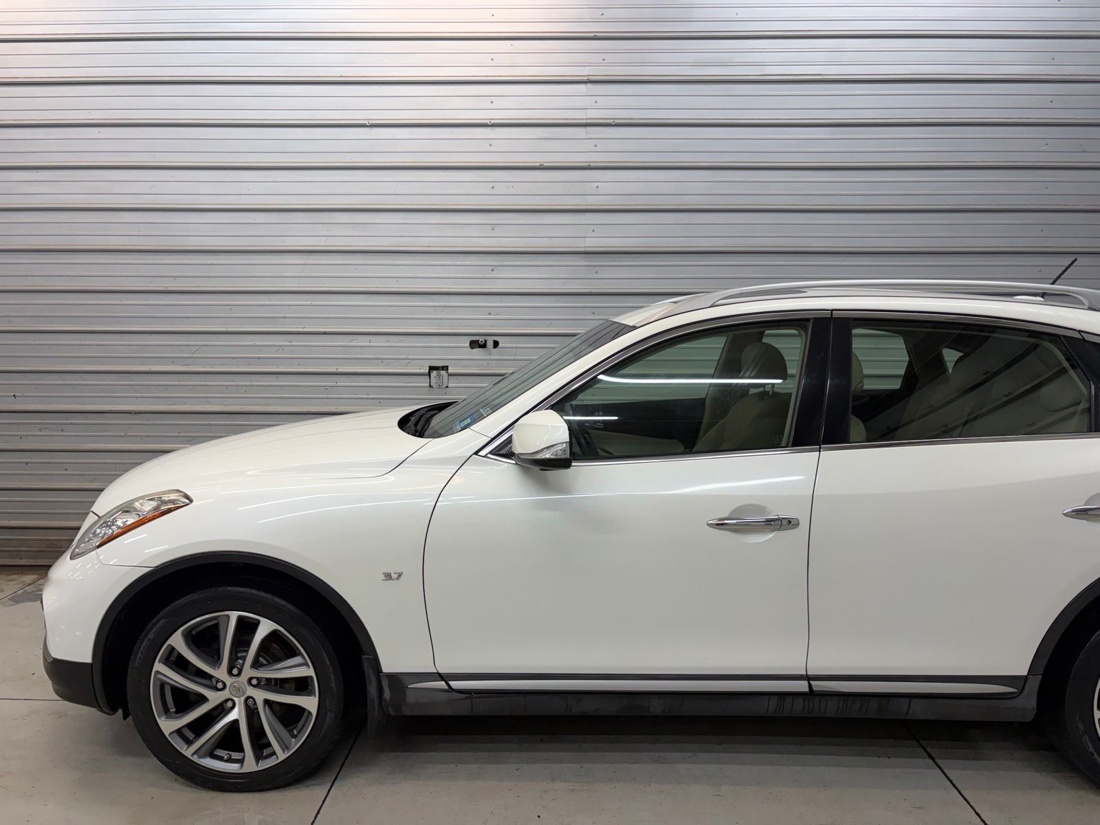 Photo 3 of 2017 INFINITI QX50 Base