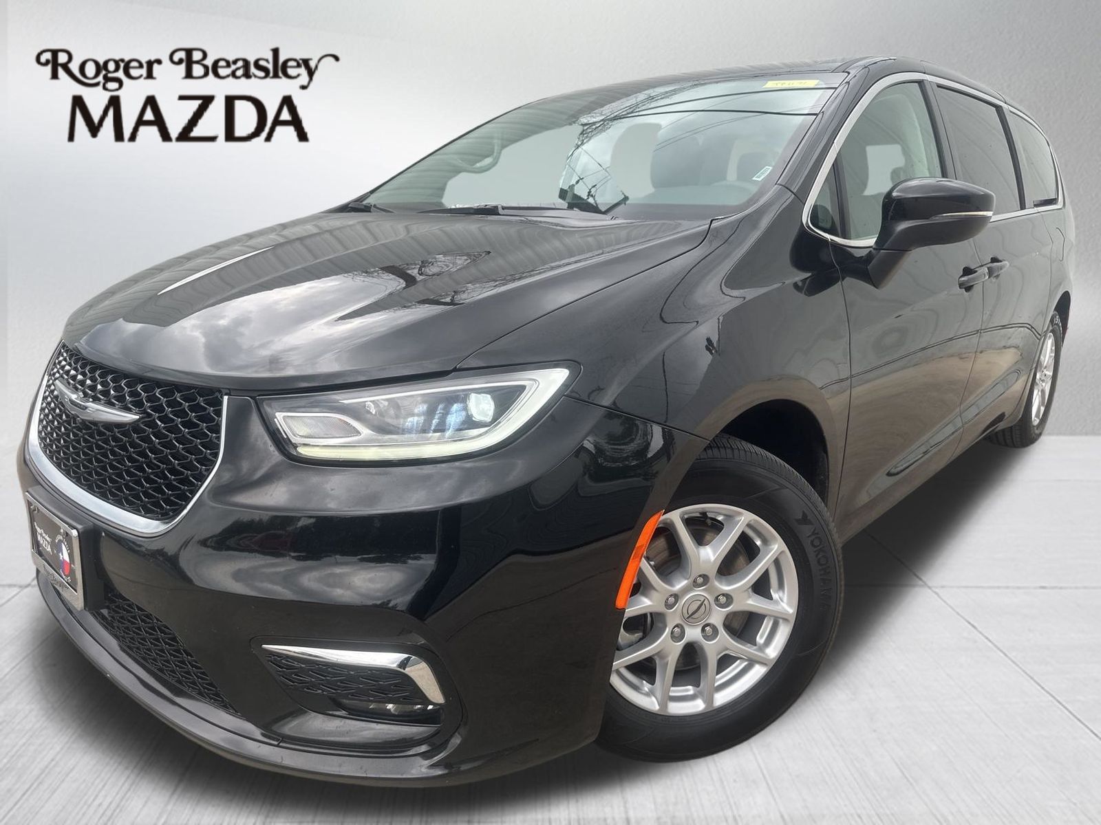 Used Car 2023 Chrysler Pacifica  Touring L For Sale Under $25,000 In Austin, Texas