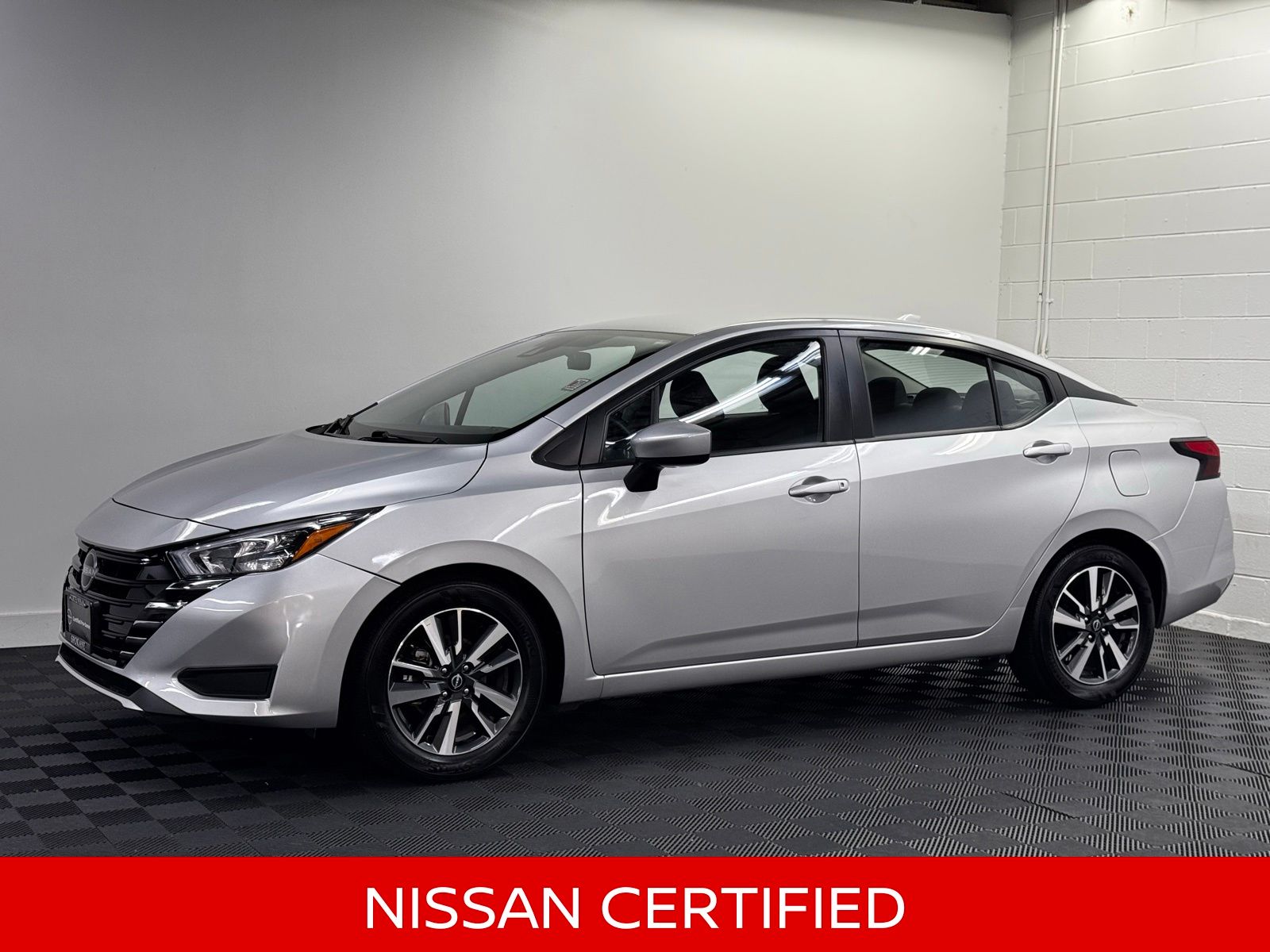 Brilliant Silver Metallic 2025 Nissan Versa Sedan Front-Wheel Drive Continuously Variable Transmission
