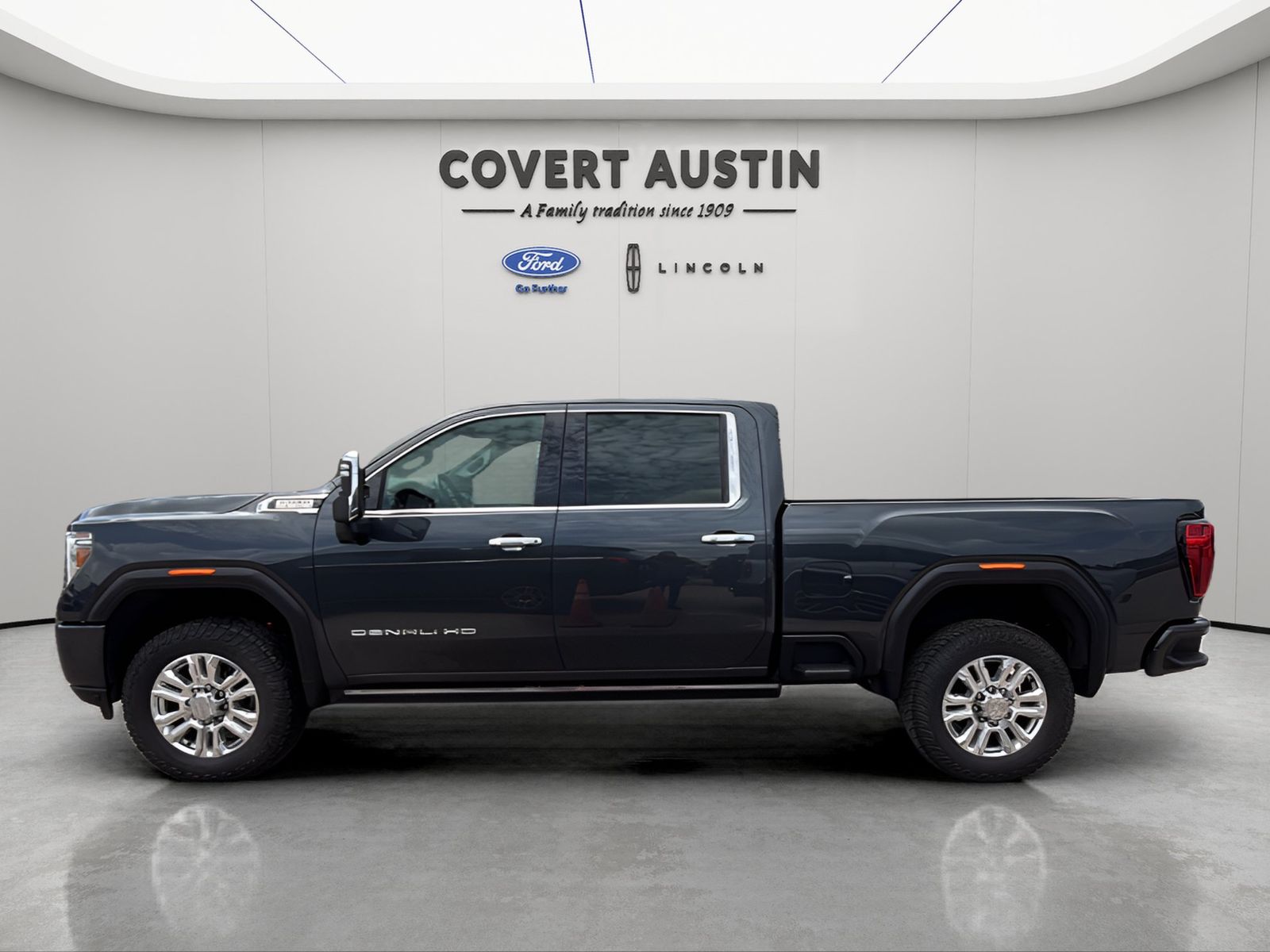 Used 2023 Green GMC Denali image 2