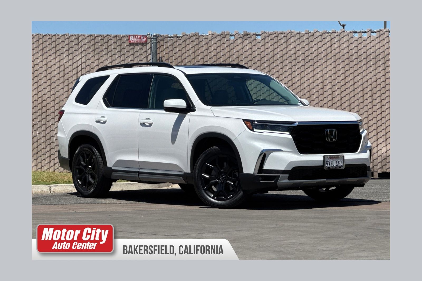 Platinum White 2025 Honda Pilot SUV / Crossover Front-Wheel Drive Automatic