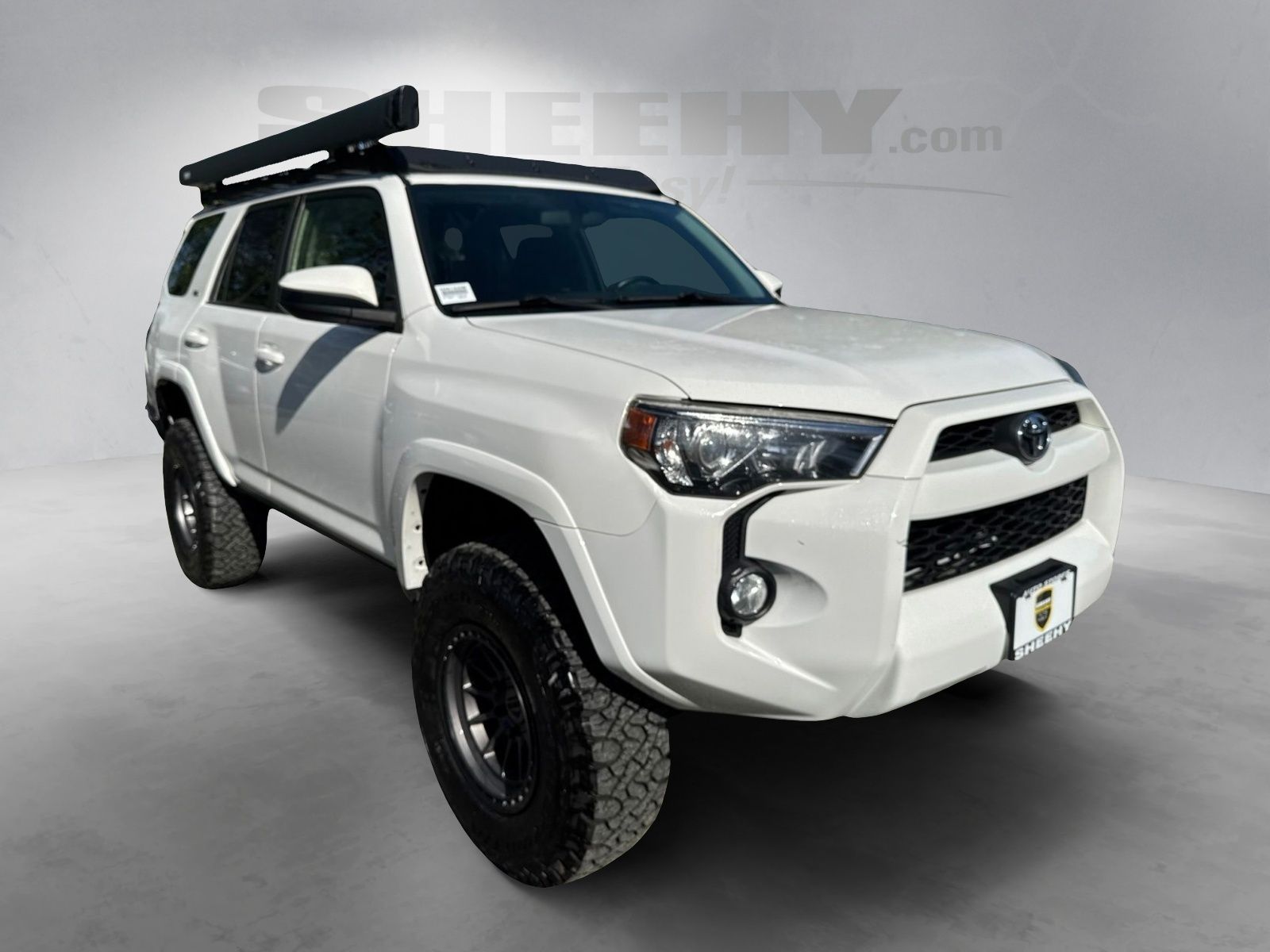 Used 2018 Super White Toyota SR5 image 2