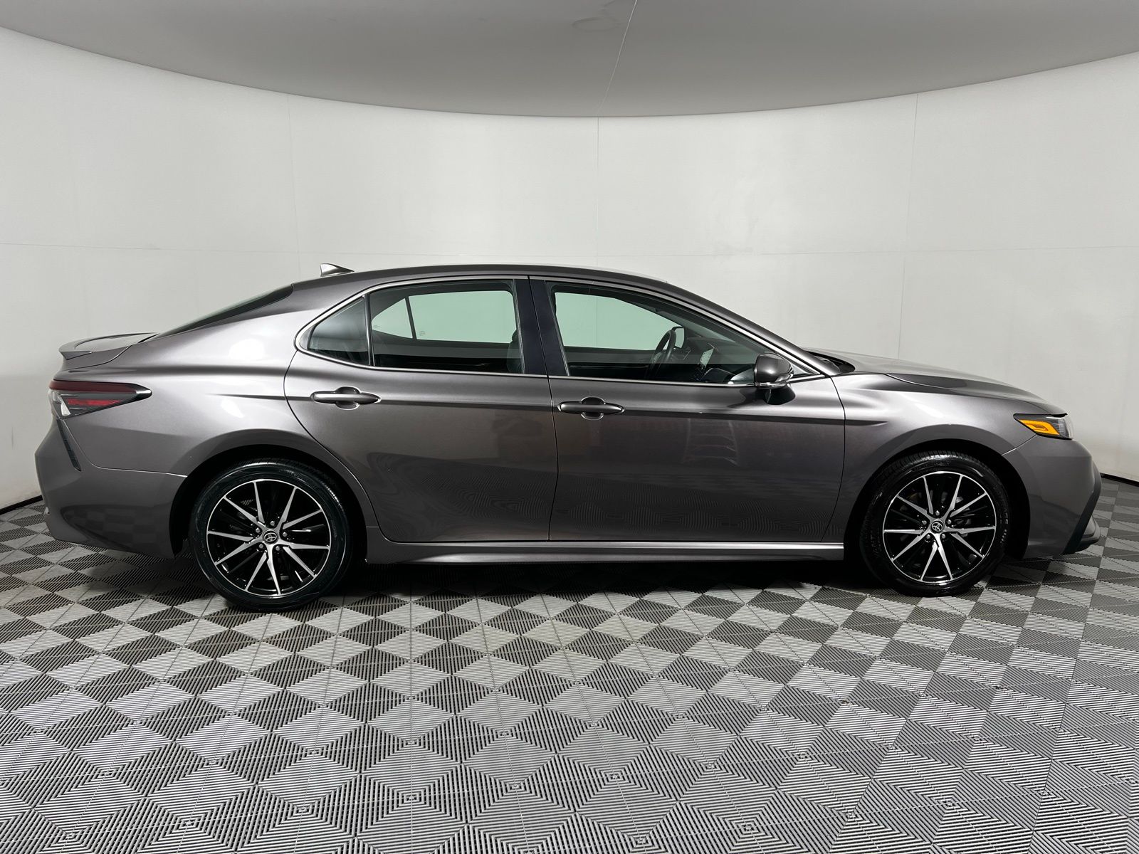2024 Toyota Camry SE 4