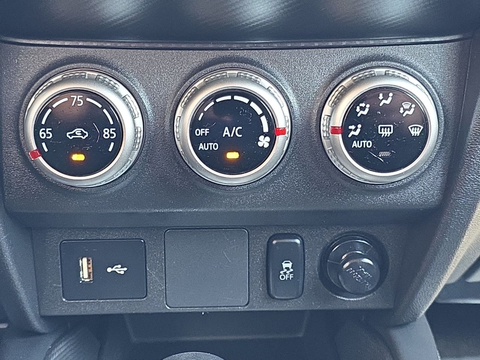 Used 2024  Mitsubishi 2.0 ES image 24
