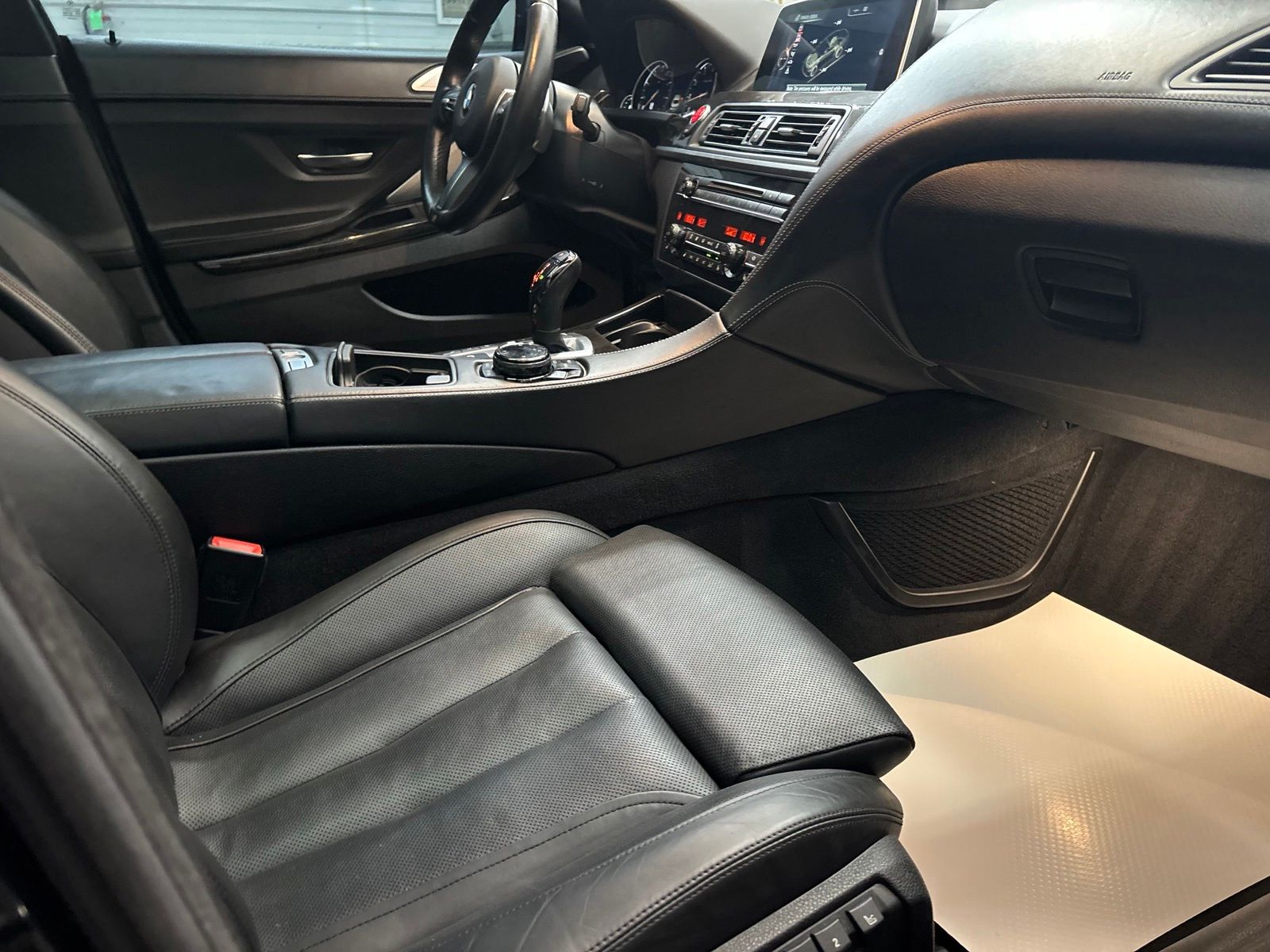 2016 BMW 6 Series 650i - Photo 24