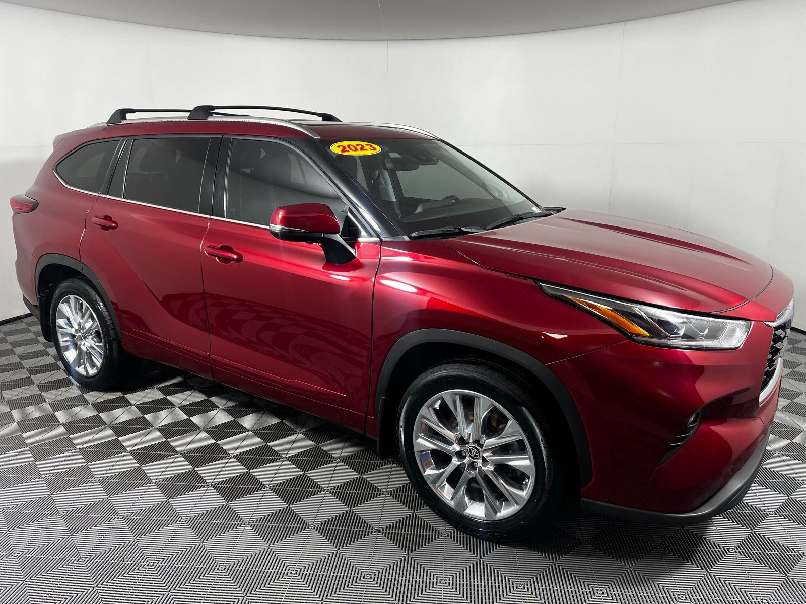 Thumbnail: 2023 Toyota Highlander - 2