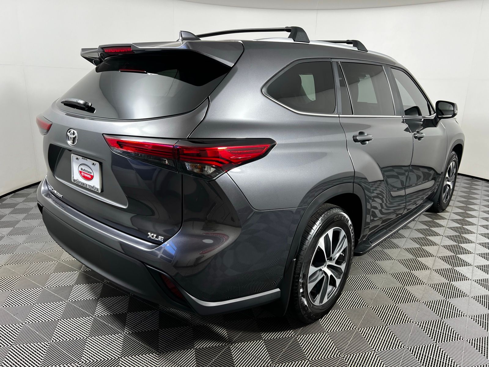 2023 Toyota Highlander XLE 13