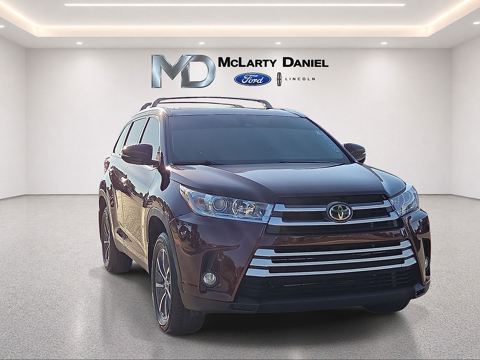 Ooh La La Rouge Mica 2019 Toyota Highlander SUV / Crossover Front-Wheel Drive 8-Speed Automatic