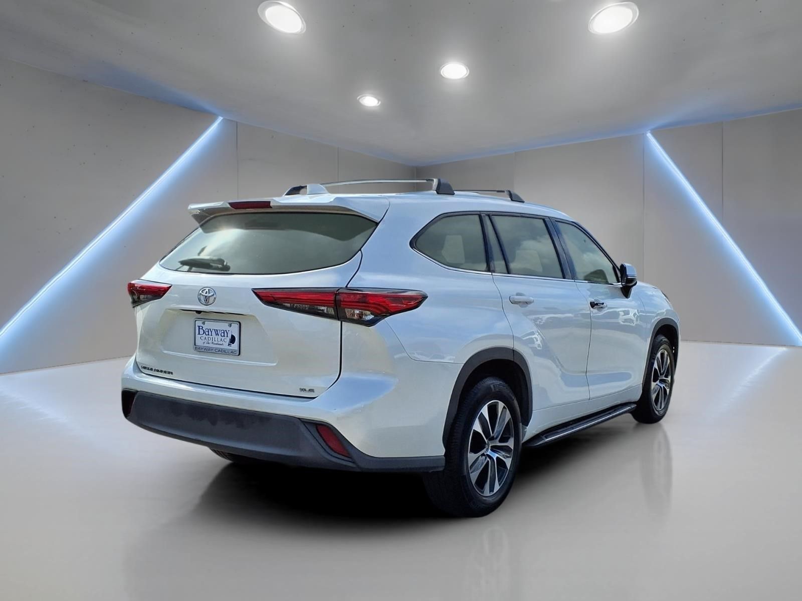2021 Toyota Highlander XLE White at Toyota of Victoria