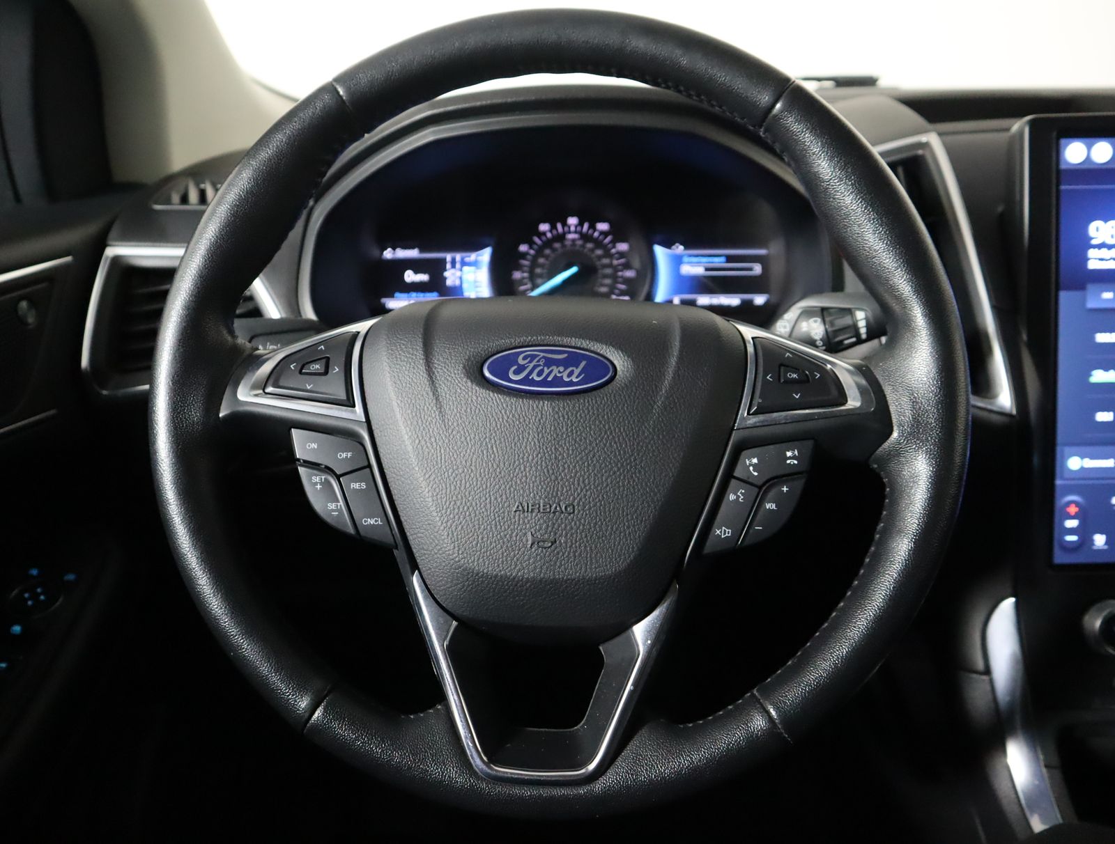 2022 Ford Edge Titanium photo