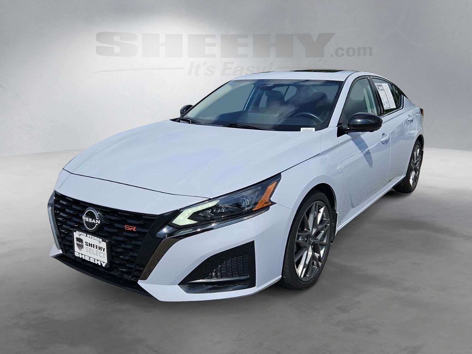 Used 2023 Gray Nissan 2.0 SR image 17