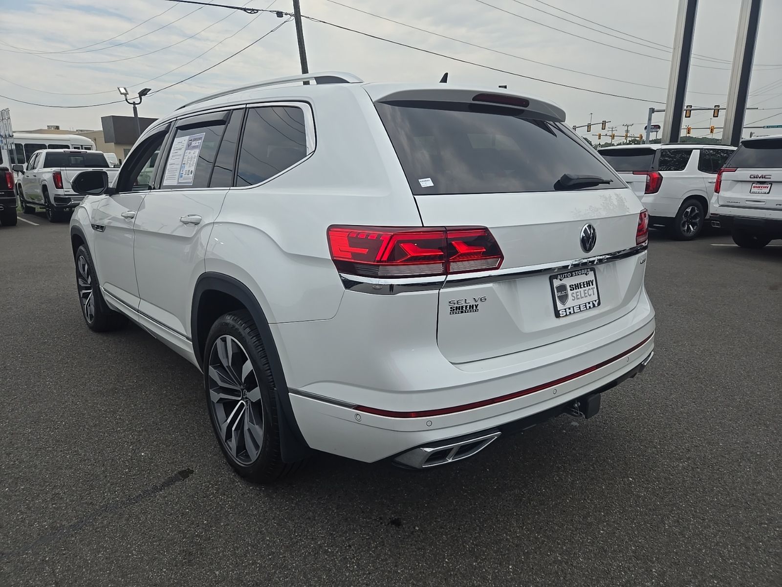 Used 2023  Volkswagen 3.6L V6 SEL Premium R-Line image 5