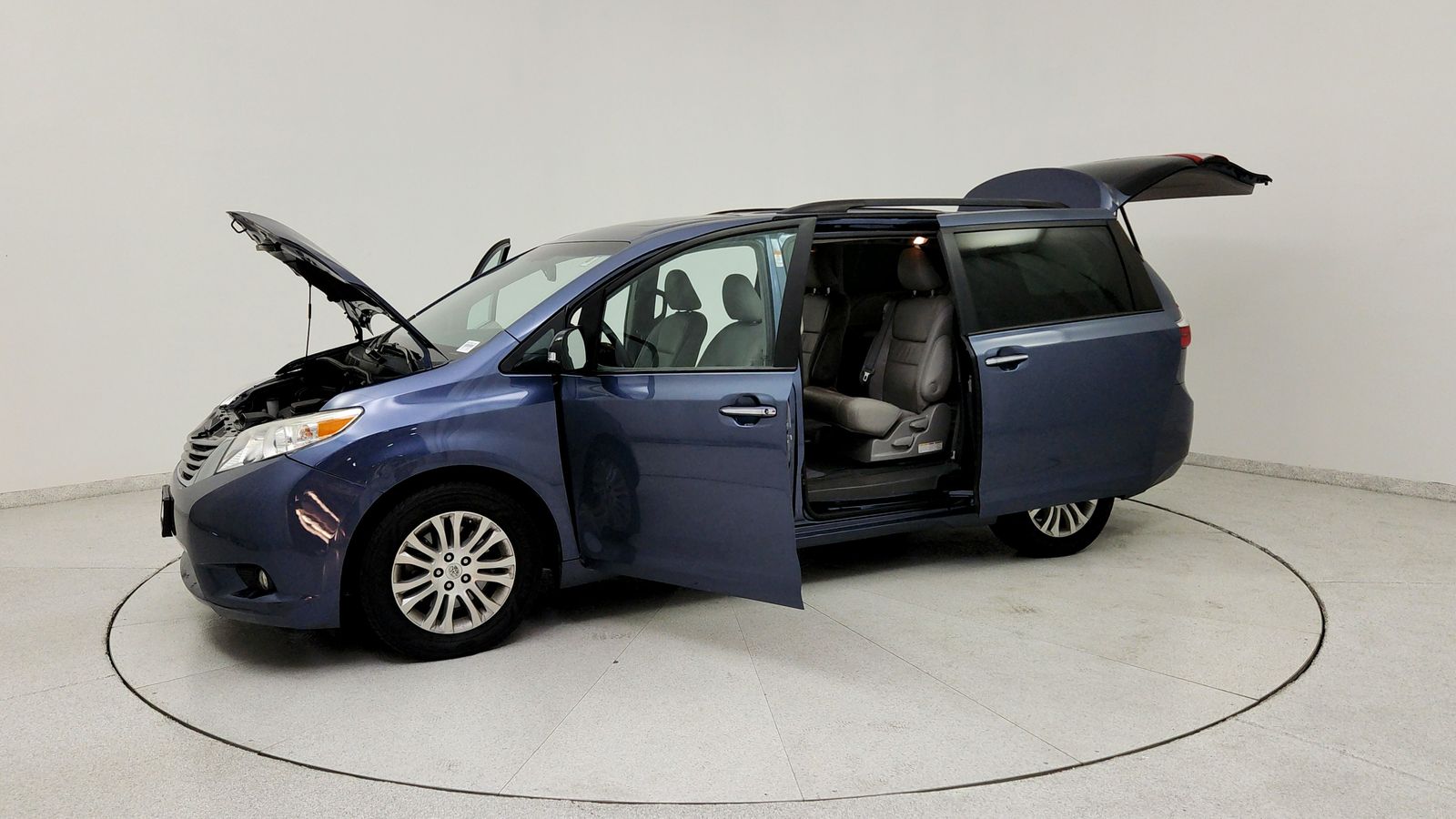 Used 2015 Blue Toyota XLE image 12