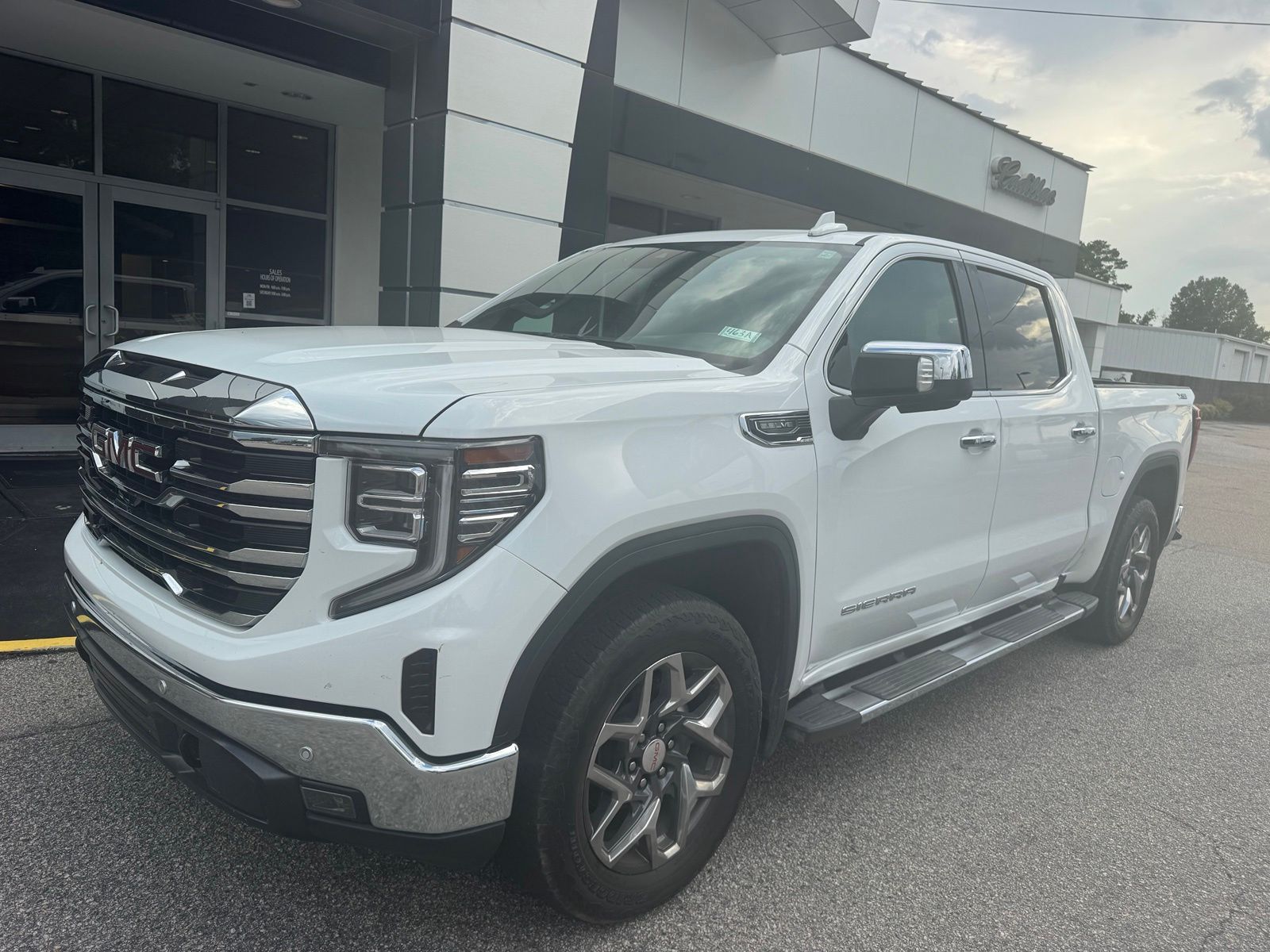 2025 GMC Sierra 1500 SLT Crew Cab 4WD