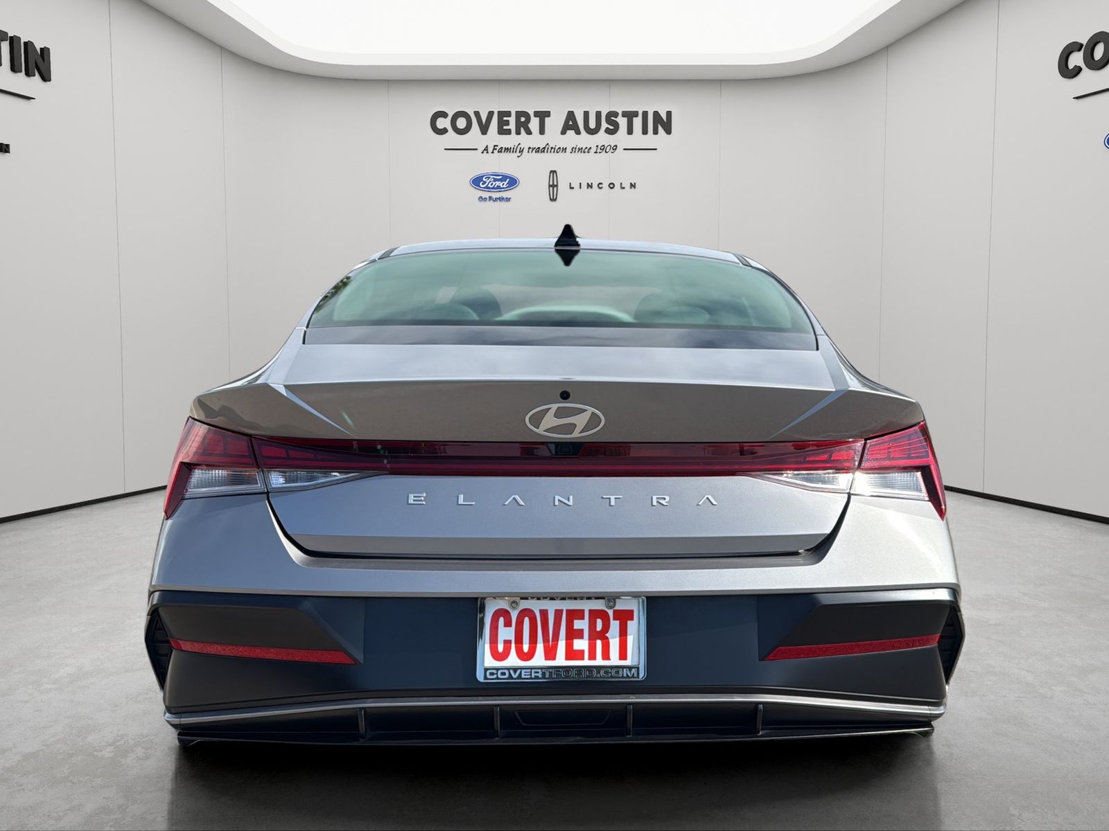 Used 2025 Gray Hyundai SEL Convenience image 4