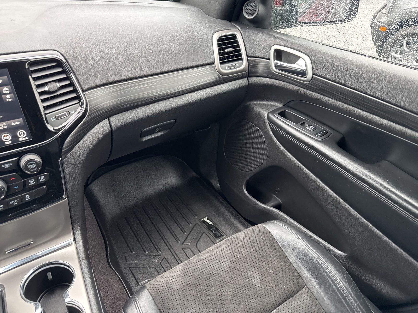Used 2019 Velvet Red Pearlcoat Jeep Altitude image 23