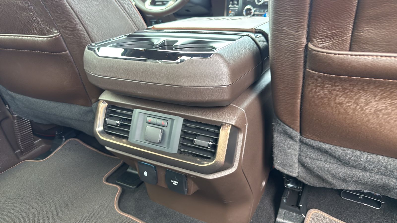 Used 2025  Ford King Ranch image 27