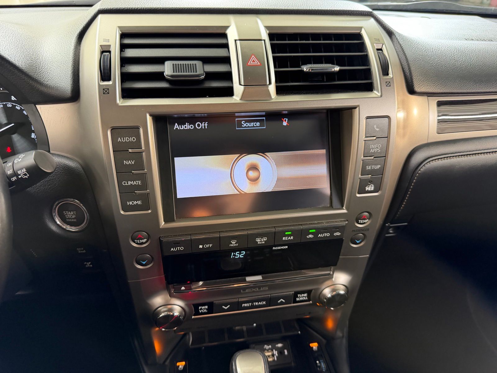 Used 2021  Lexus 460 image 35