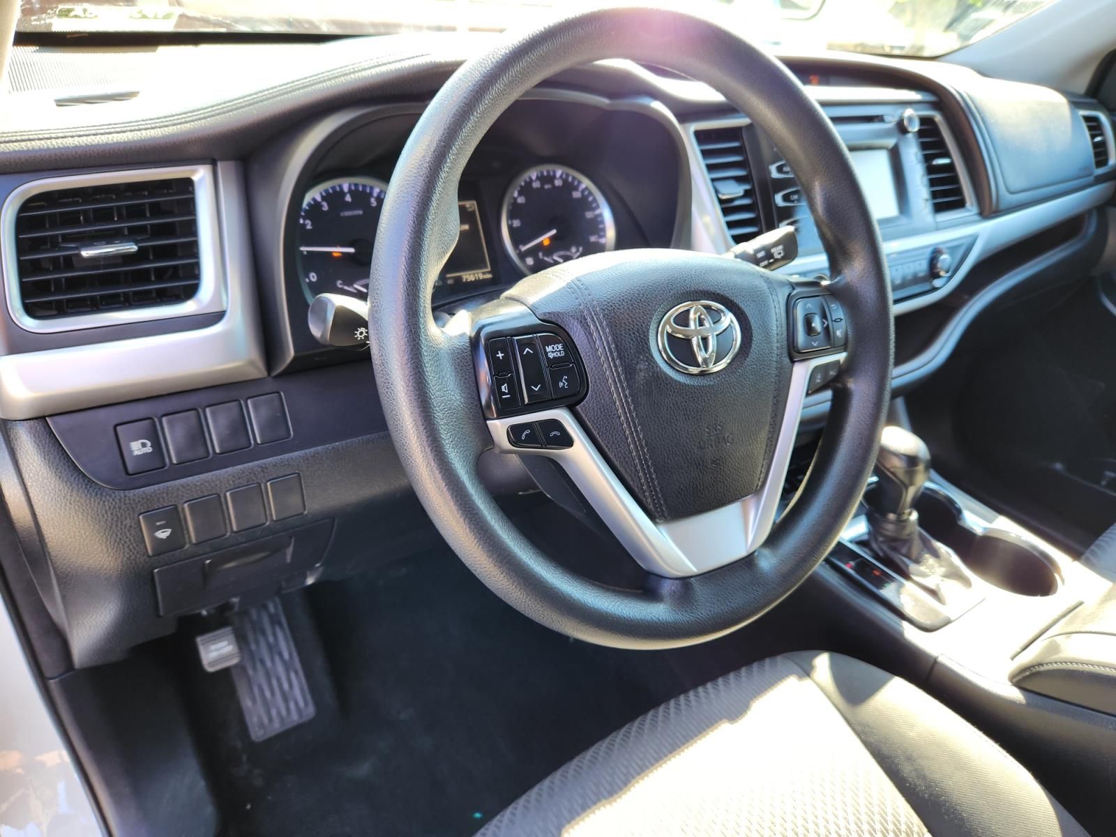 2018 Toyota Highlander LE 10