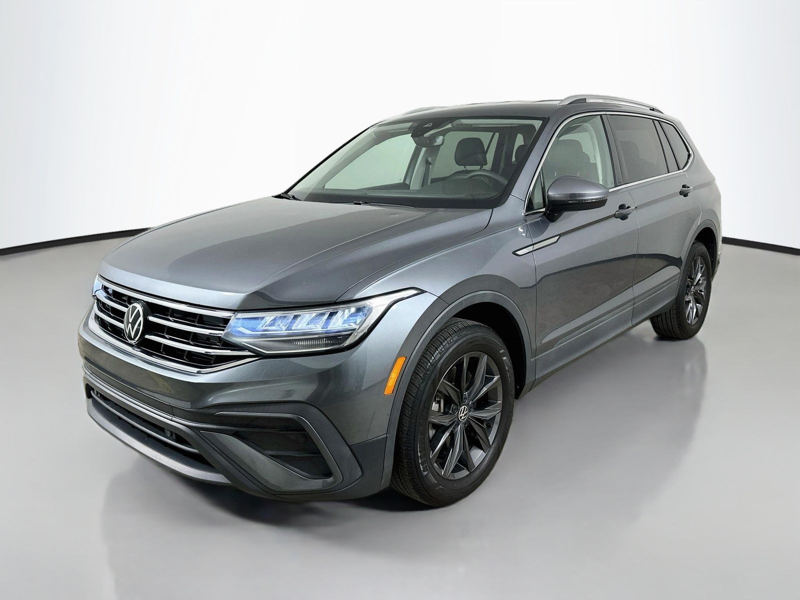 Pyrite Silver Metallic 2023 Volkswagen Tiguan SUV / Crossover Front-Wheel Drive 8-Speed Automatic
