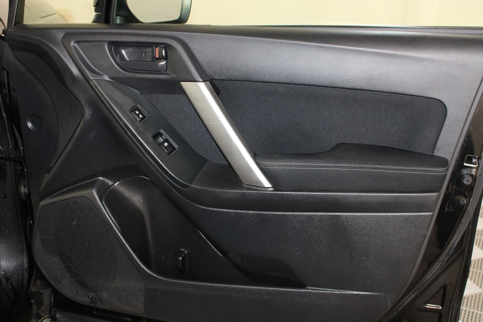 Used 2014 Black Subaru 2.5i Premium image 18