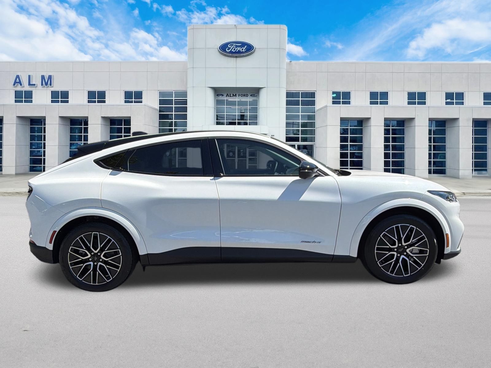 New 2026 Star White Metallic Tri-coat Ford Premium image 5