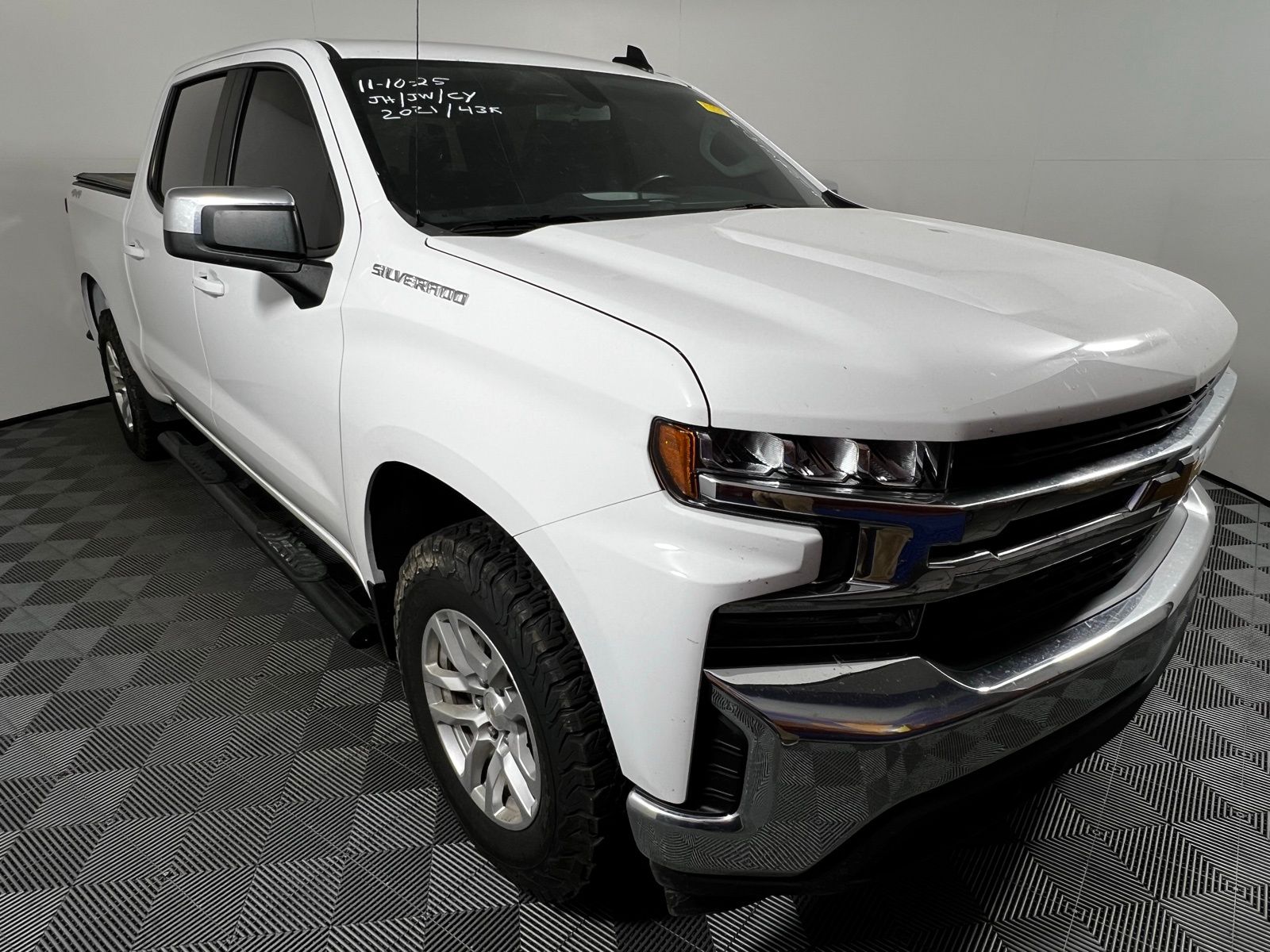 Thumbnail: 2021 Chevrolet Silverado 1500 - 3