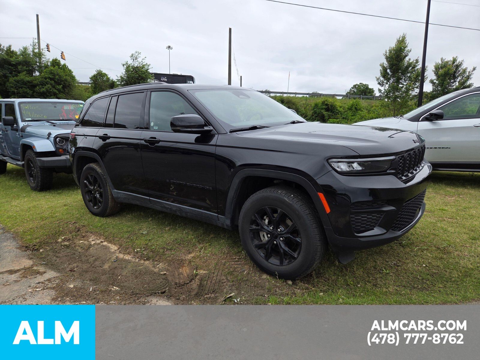 Used 2025 Black Jeep Altitude image 21