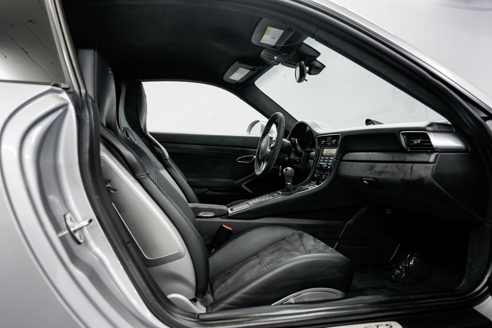 2015 Porsche 911 Carrera GTS — photo 29