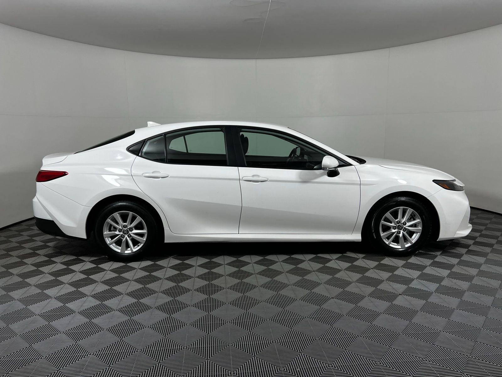 Thumbnail: 2025 Toyota Camry - 4