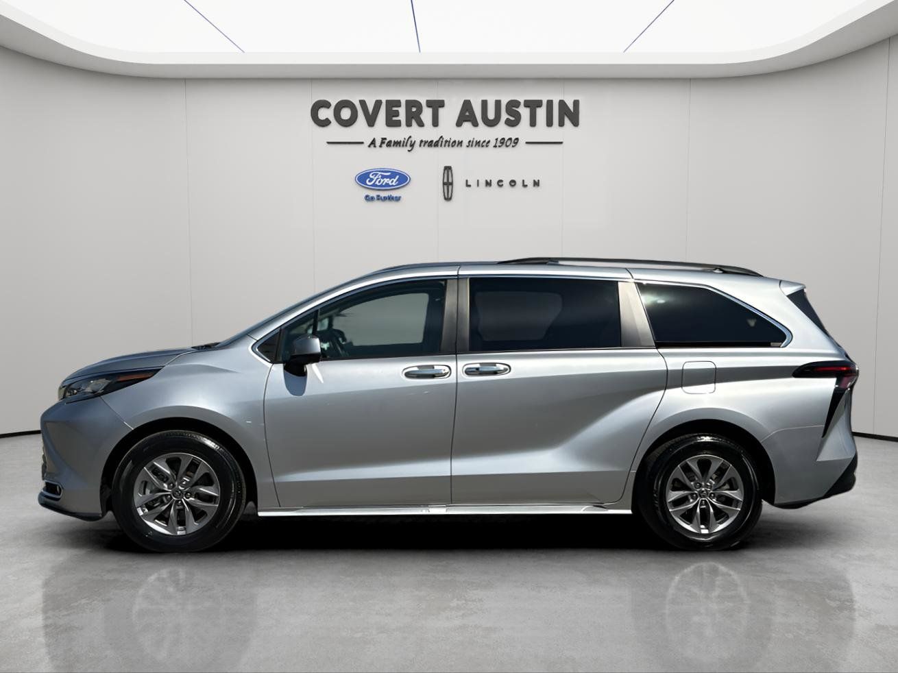 Used Car 2023 Toyota Sienna  Xle For Sale Under $50,000 In Austin, Texas