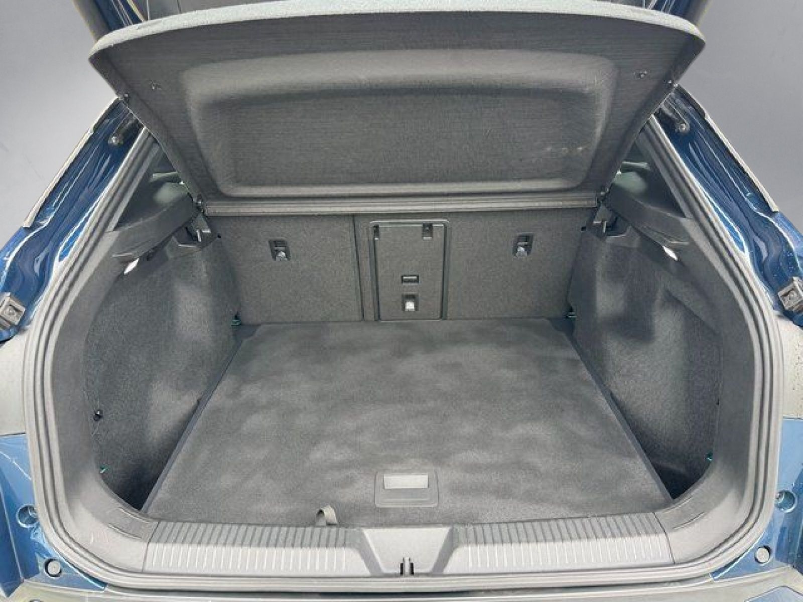 Used 2023 Blue Volkswagen Pro S image 23