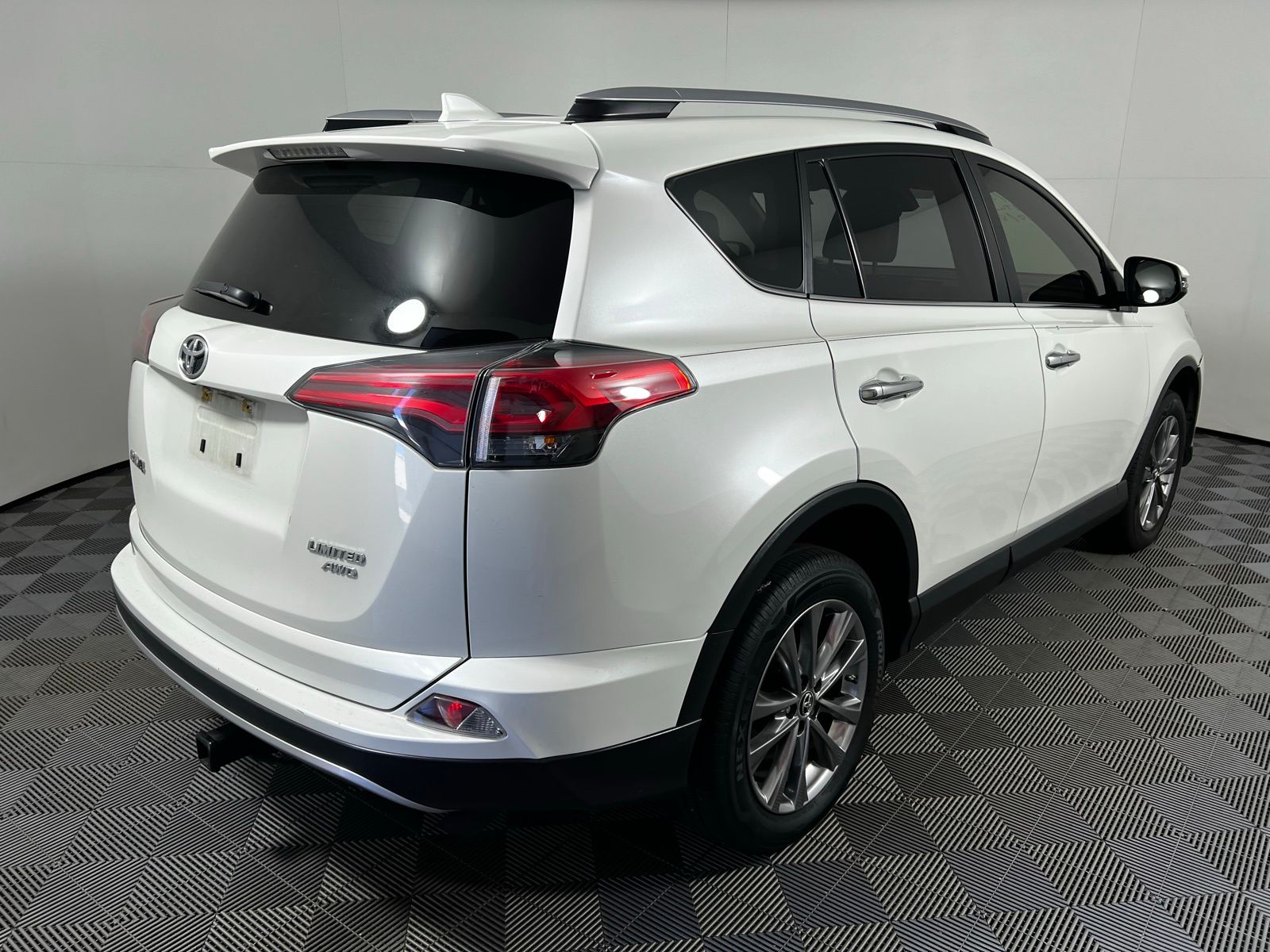 Thumbnail: 2018 Toyota RAV4 - 5