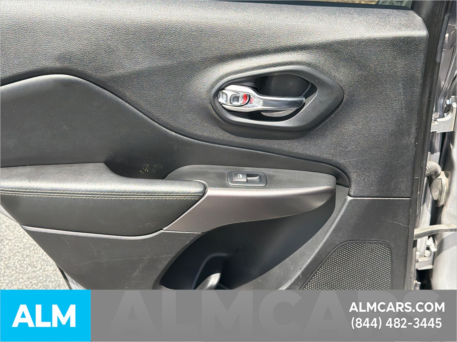 Used 2019 Silver Jeep Limited image 26