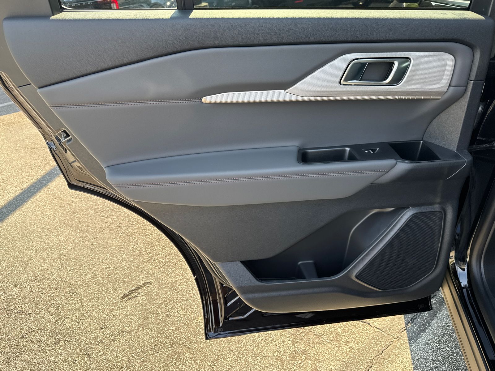 2025 Ford Explorer photo 21