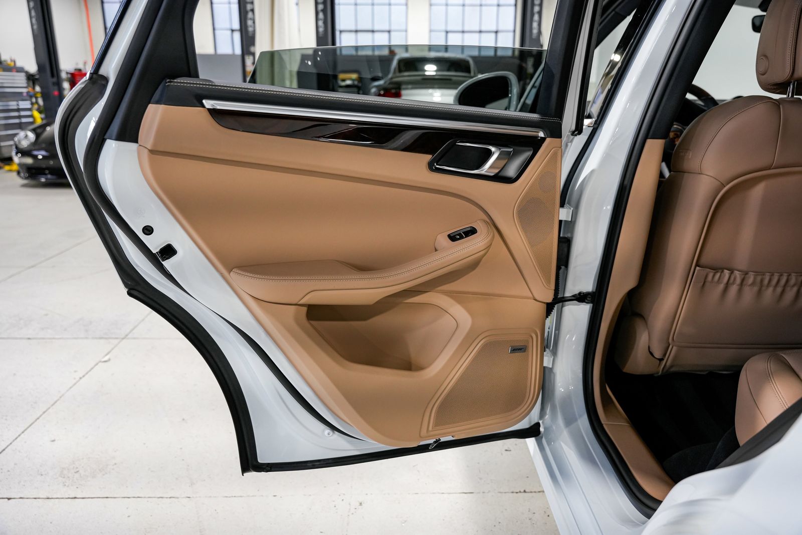 2023 Porsche Macan S — photo 28