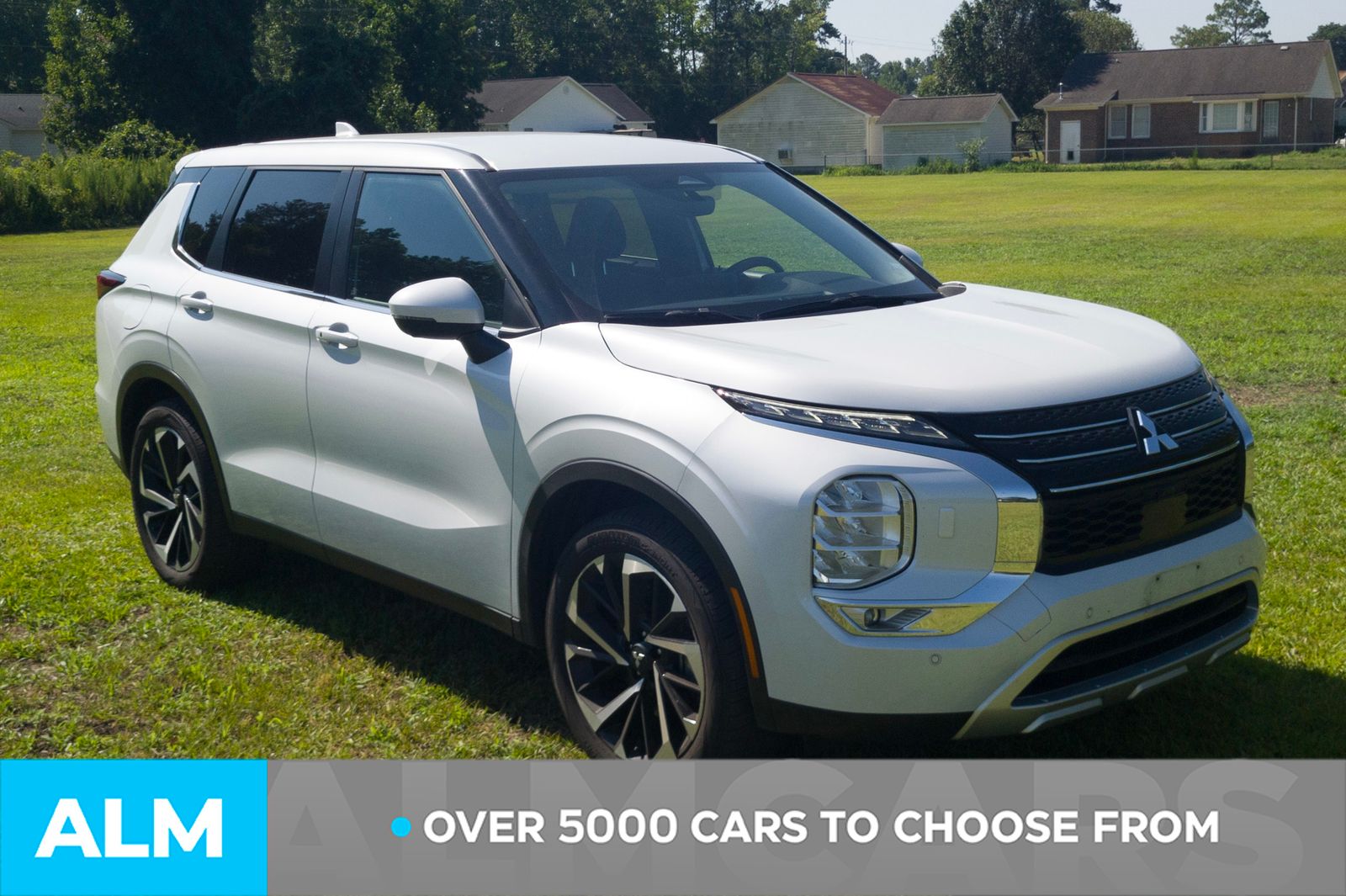 Used 2024 White Diamond Mitsubishi SE image 3