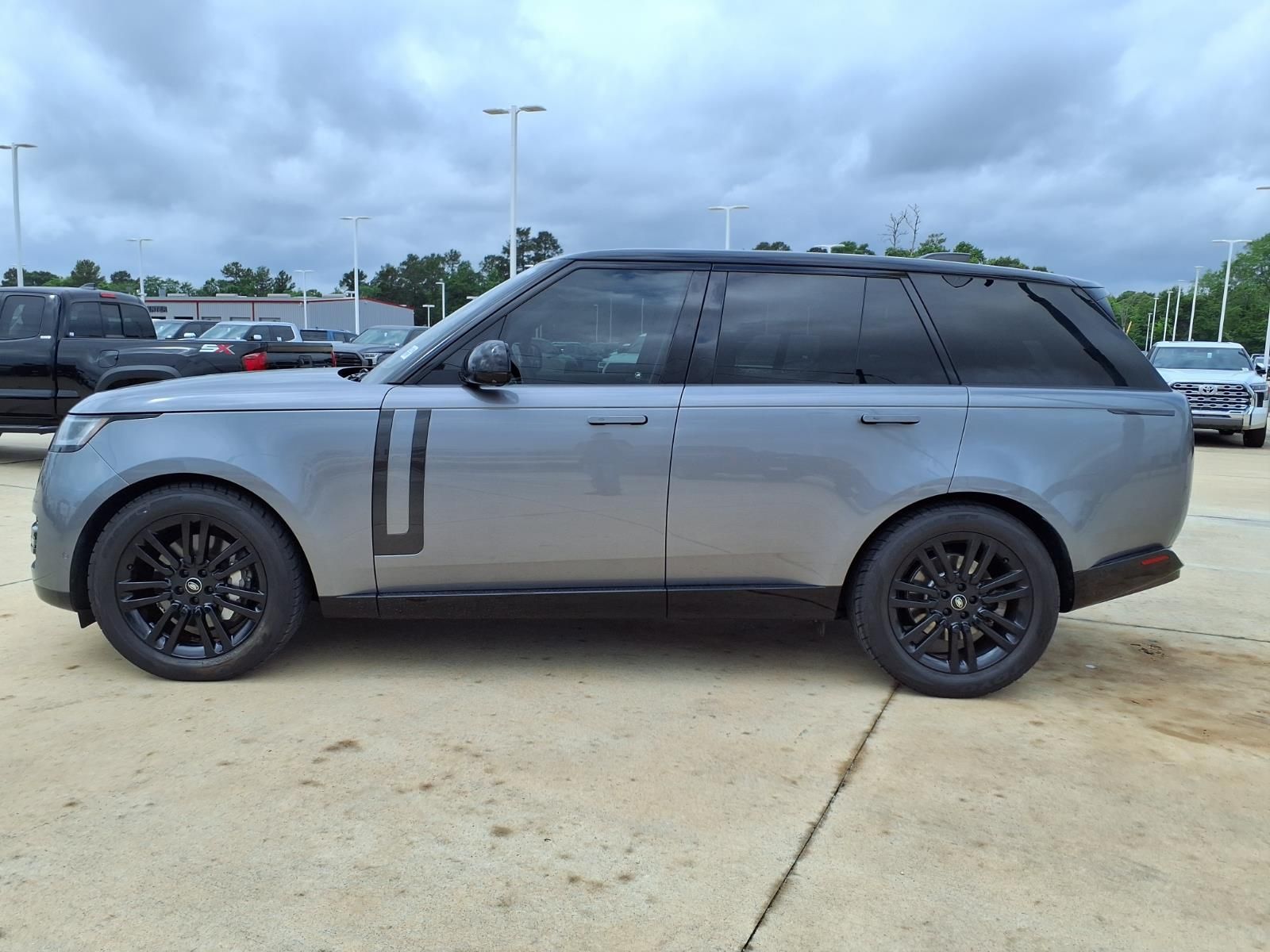 2023 Land Rover Range Rover SE - 8