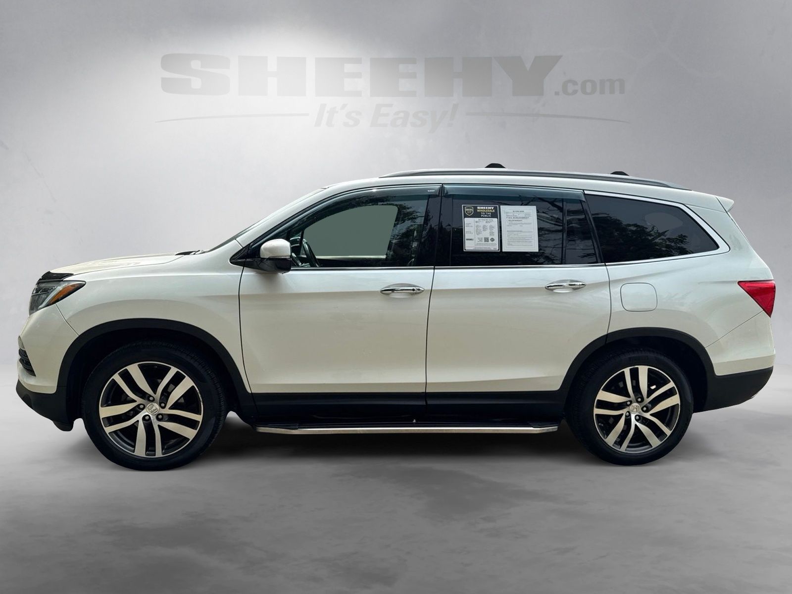 Used 2017 White Diamond Pearl Honda Touring image 15