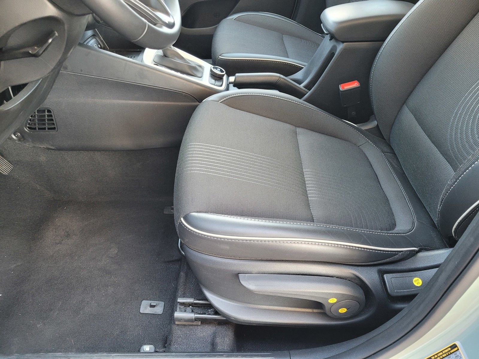 2025 Hyundai Venue Limited - Photo 23