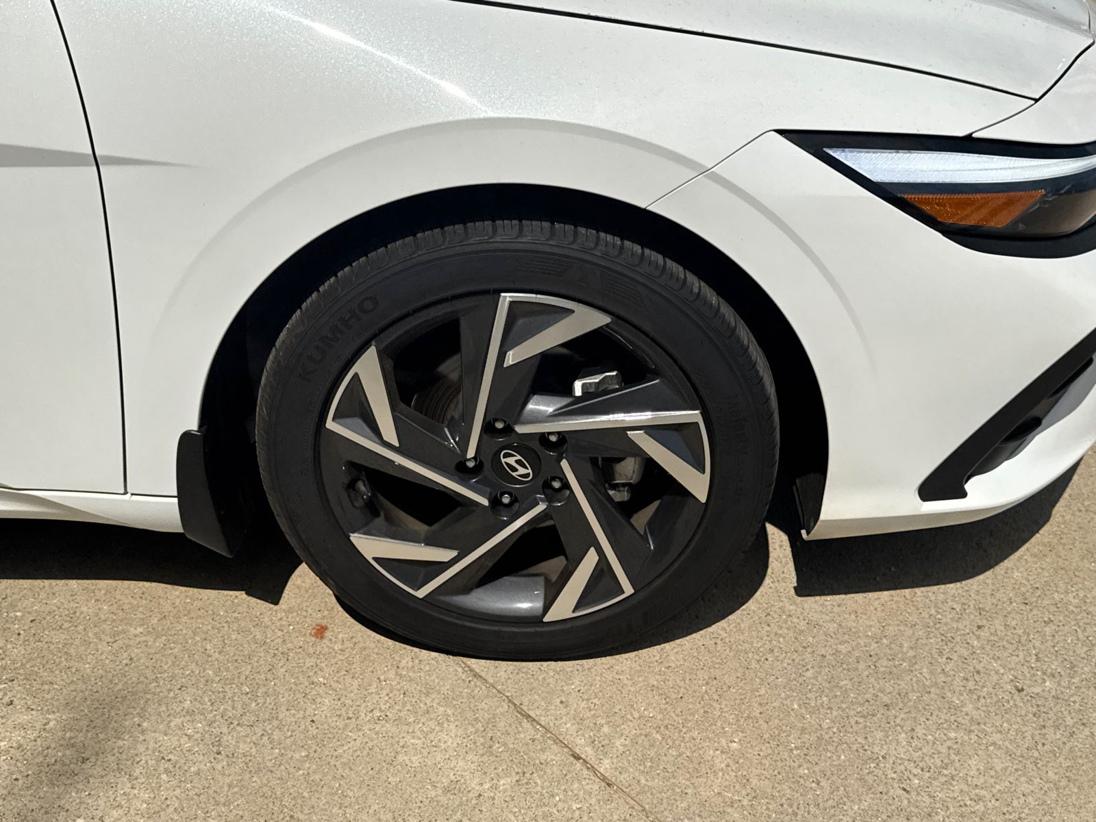 Used 2025 White Hyundai SEL Sport image 12