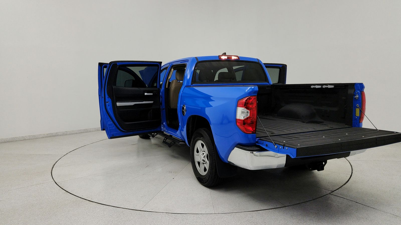 Used 2021 Blue Toyota SR5 image 11