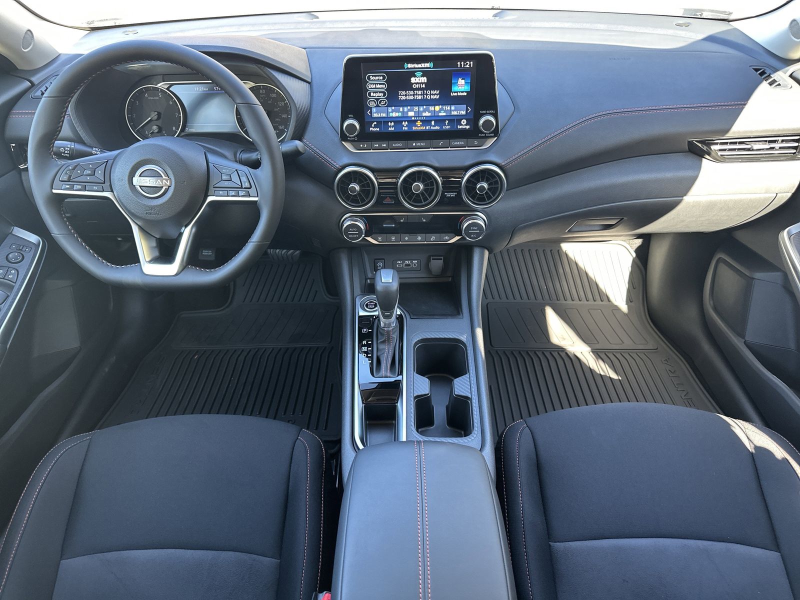 2025 Nissan Sentra SR photo 2