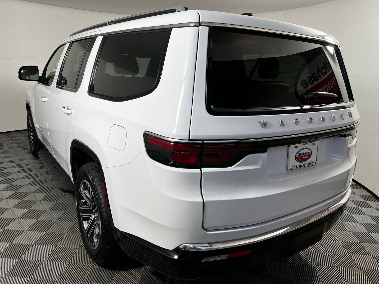 Thumbnail: 2024 Jeep Wagoneer - 7